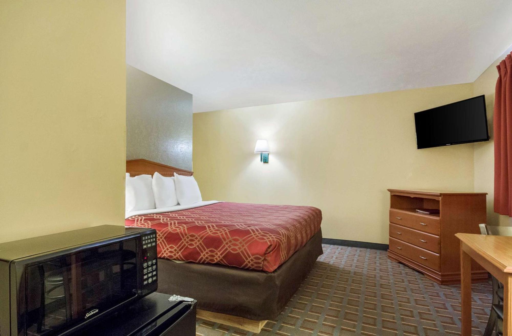 Econo Lodge Lansing - Leavenworth Exterior foto